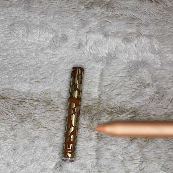 Kylie Jenner Matte Lip Kit - Can't Be Tamed - Picture 8 of 8